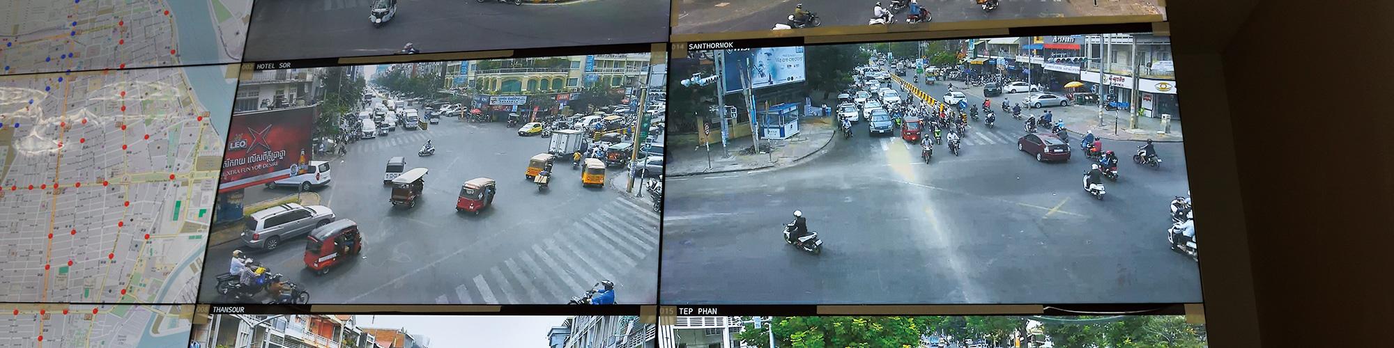 The new traffic control center of the screen shows the traffic situation of phnom penh