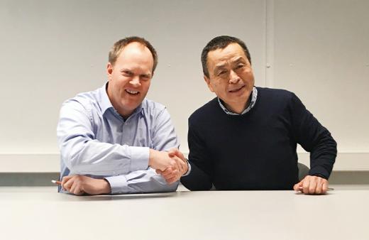 Strong best partner (left: Siemens HVDC business department head YaoErGen ・ beauty in Croatia, ELIA company CEO Mr Right: Mr Bart ・ and NEMO, head of the project site kawaguchi hui Ming)