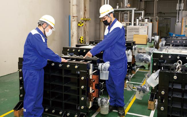 Carefully check the battery pile of finished products