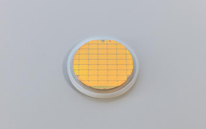 By GaN HEMT chip (transistor) formed by the previous 2 inch wafer