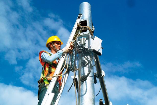 Set up light.We, together with local staff under the background of time urgent, focus to promote the construction