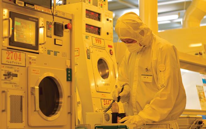 With the most sophisticated equipment and excellent technology integration, GaN HEMT manufacturing will go in a future (sumitomo electric Device Innovation co., yamanashi career)