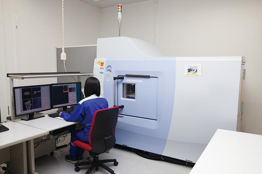 Microfocus X-ray CT apparatus.On the premise of nondestructive, using X-ray observation samples internal structure in three dimensional way