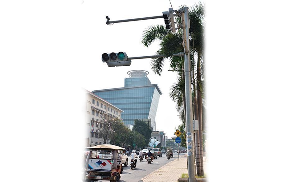 Set of lamps and lanterns and vehicle detector