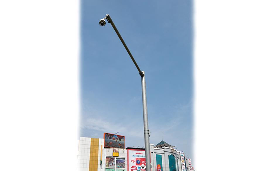 CCTV surveillance cameras.Transfer the traffic image to traffic control center