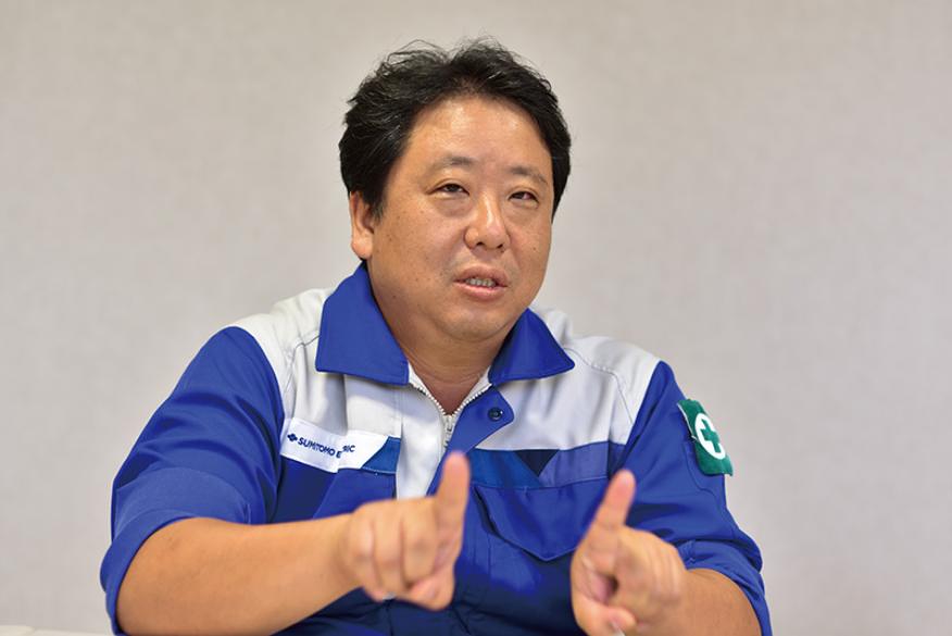 Optical communication products division overseas department function team leader Mr. Hirano was shaking