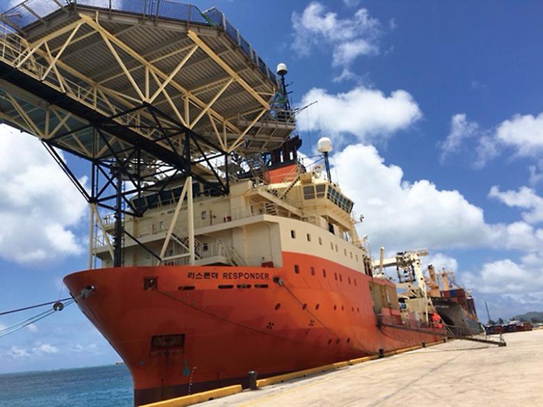 Make the submarine cable laying ship is loaded in the hold in the tank, waiting for installation.(photo providers: Japan electric co., LTD)