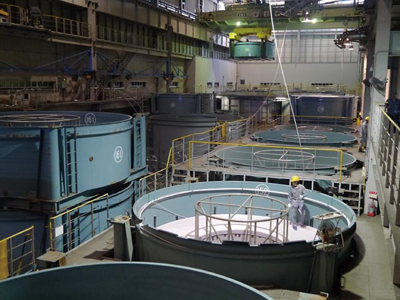 Make the submarine cable laying ship is loaded in the hold in the tank, waiting for installation.(photo providers: corporation OCC)