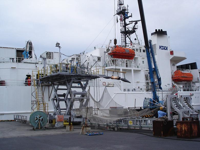 Make the submarine cable laying ship is loaded in the hold in the tank, waiting for installation.(photo providers: Japan electric co., LTD)