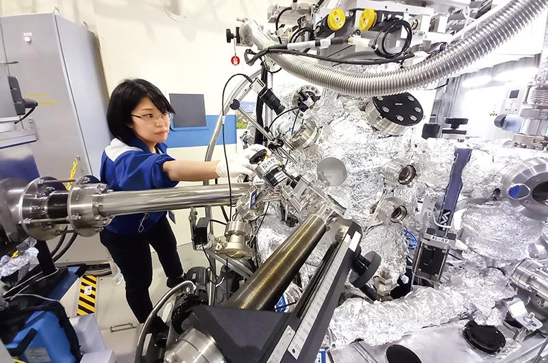 XPS/X light electronic energy spectrum.Generated by synchrotron light material, the material on the surface of the electronic states and chemical states, and so on