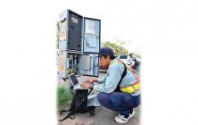 Traffic signal controller.For through the optical fiber connect the light to the traffic control center and control signals, according to our staff carefully tested