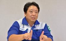 Optical communication products division overseas department function team leader Mr. Hirano was shaking