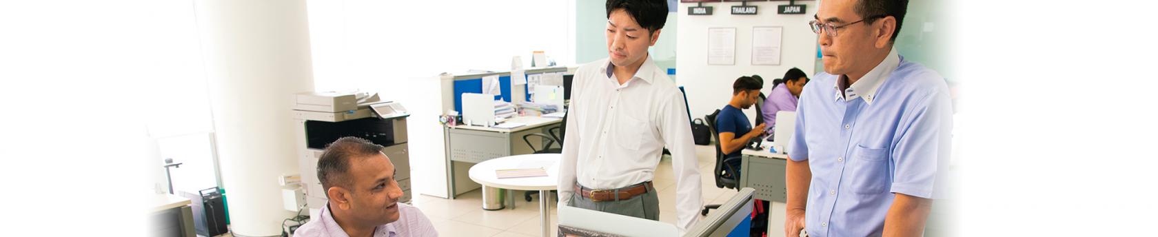 住友電工の鉄道事業を担う営業メンバーたちは、次なるプロジェクトに向けてすでに動き出している