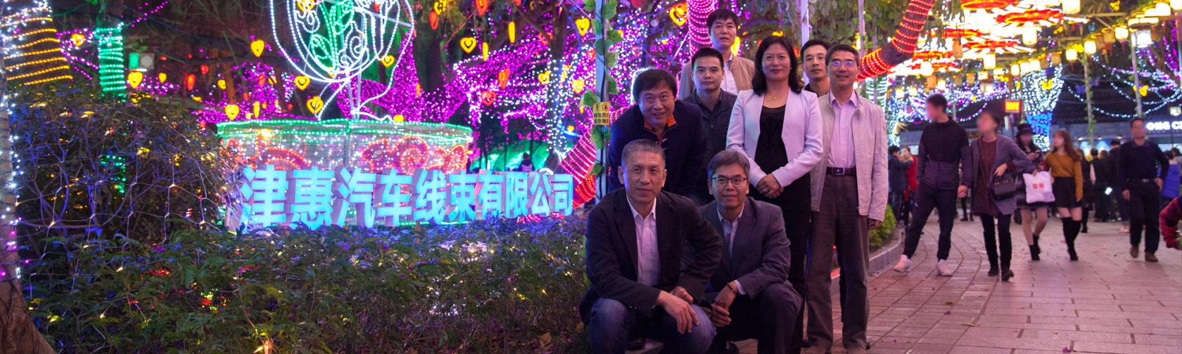 展出的惠州西湖灯笼第一次世博会
