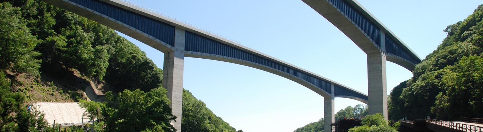 Aigawa桥(照片由三井住友建设)”aria-label=