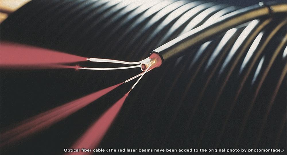 1974年开始生产的光纤电缆