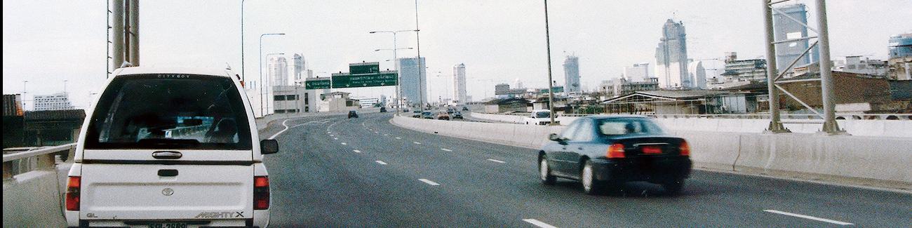 1993年，日本以外的第一个交通控制系统在泰国建成