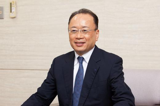 总裁Takahisa Hiura住友电气工业电线和电缆公司。