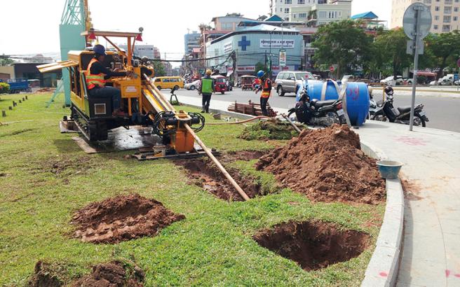 水平钻孔法可以在不影响交通的情况下进行道路施工