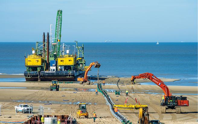 电缆铺设在比利时海滩一侧