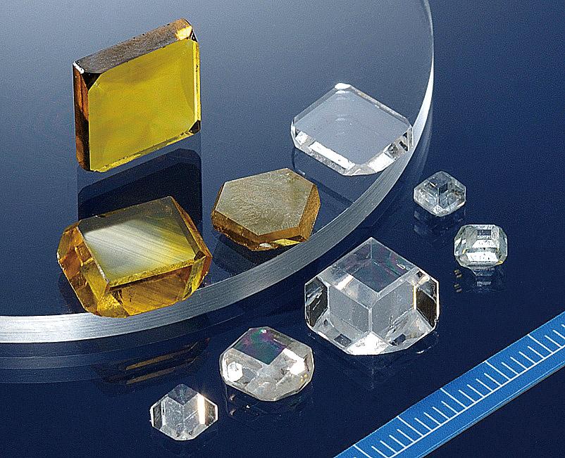 1982年成功合成了世界上最大的单晶钻石